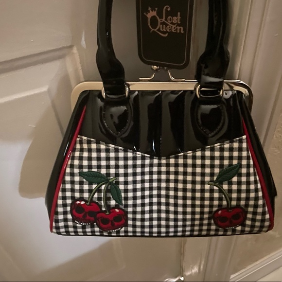 Lost Queen cherry purse - Picture 2 of 2